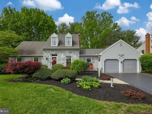 900 Gemstone Dr, Lancaster, PA 17601