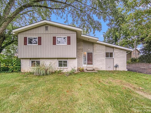 2nd image of 2240 Valley Dr