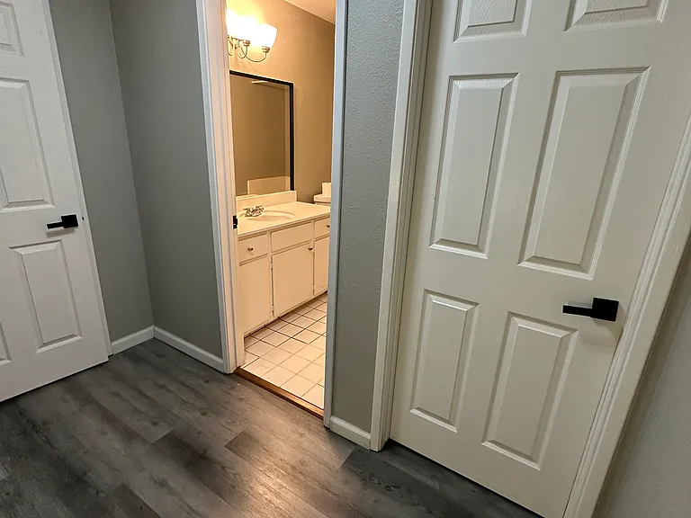 1506 Pecos Cir — Photo 4