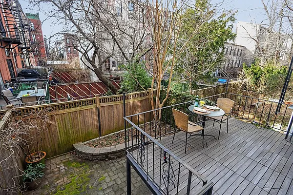 Sold by Compass | media 21