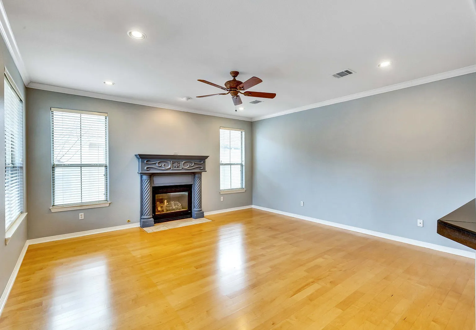 2 bed, 2.5 bath, 1774 sqft, $2,100 — Photo 4