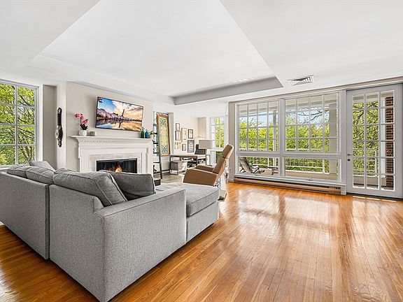 3rd image of 63 Garden Rd APT C5