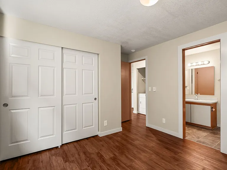 Newland Apartments — Photo 11