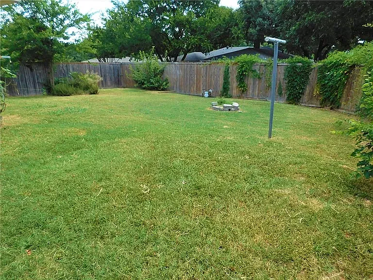 1508 Northcrest Dr — Photo 13