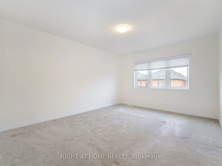908 Sumac Cres — Photo 24