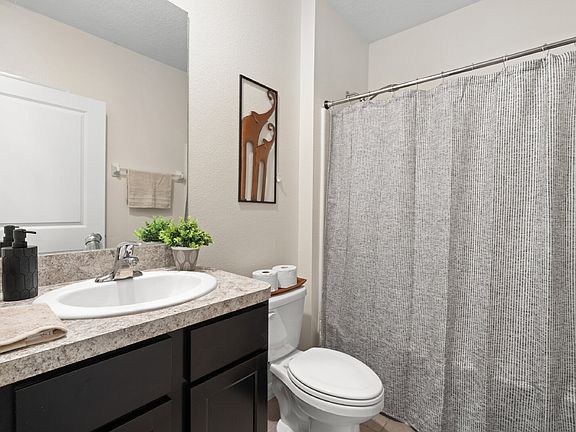 3rd image of 4931 NE 14th Pl Room 4
