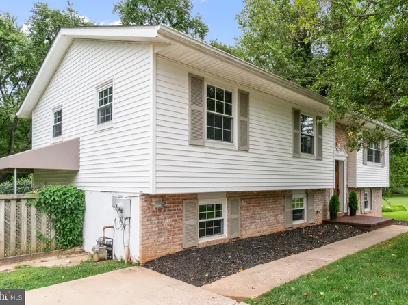 1012 Courtland Dr, Sykesville, MD 21784