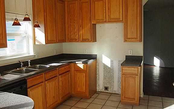3rd image of 1371 Bristol Ln