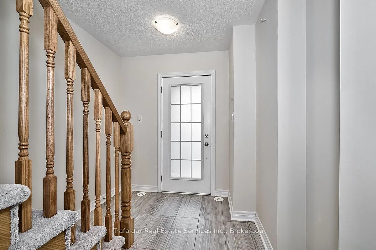 3 bed, $3,275 — Photo 3