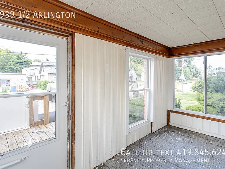 1939 1/2 Arlington Ave — Photo 2