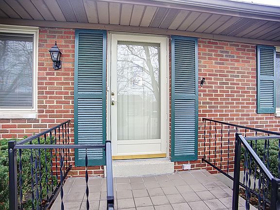 5th image of 925 Hollendale Dr