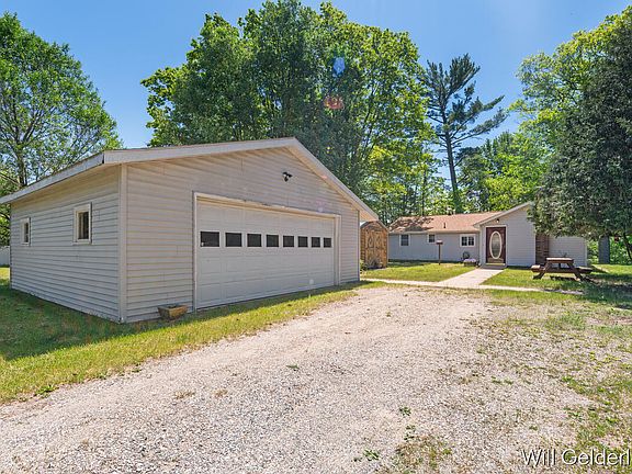 2nd image of 18519 Arthur Rd