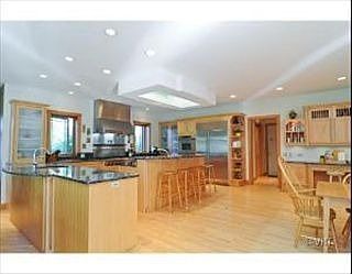 3rd image of 2436 Meadow Dr N