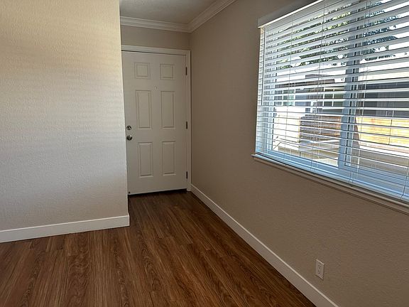 4th image of 949 Villa Ave APT 5