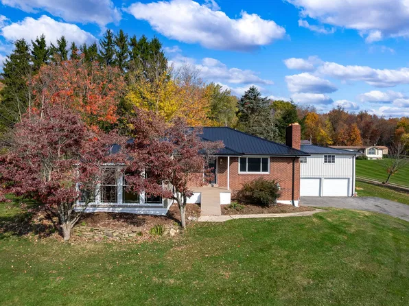 349 Dinnerbell Rd, Butler, PA 16002