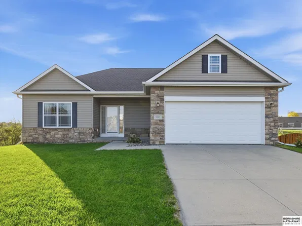 9323 S 168th Avenue Cir, Omaha, NE 68136