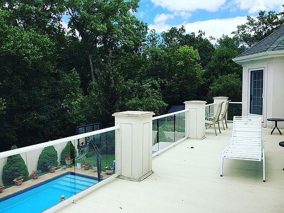 Top floor open balcony  