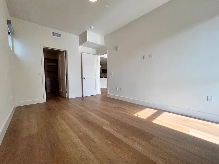 Empire at Fairfax — Photo 9