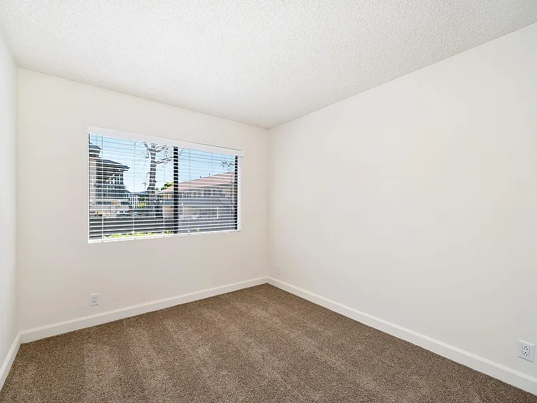 315 Acacia Ave — Photo 16