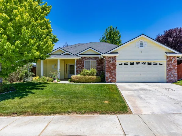 1300 Scarlet Oak Dr, Tehachapi, CA 93561