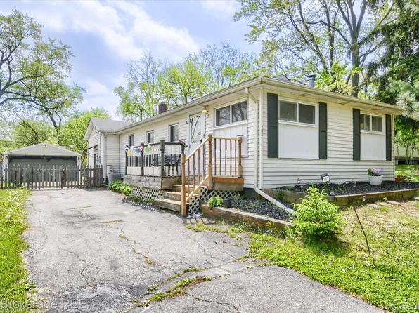 703 Cedarlawn Rd, Waterford, MI 48328