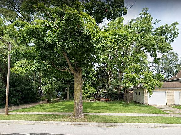 3rd image of 467 E Empire Ave