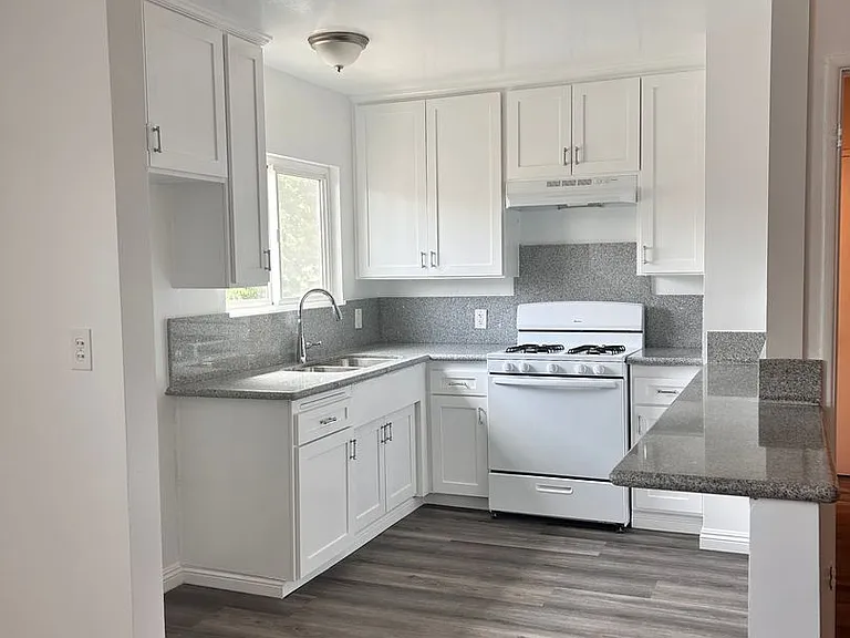 320 Western Ave — Photo 16