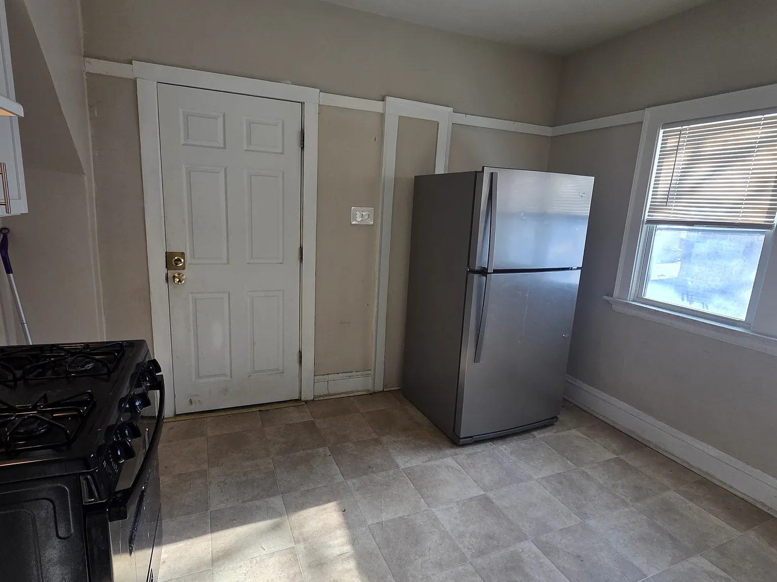 39th North 2902 - 2 — Photo 3