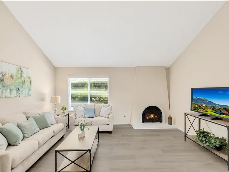 4068 Jeffrey Dr — Photo 7