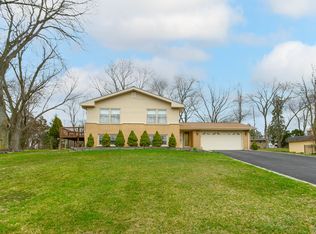 10S111 Leonard Dr, Willowbrook, IL 60527