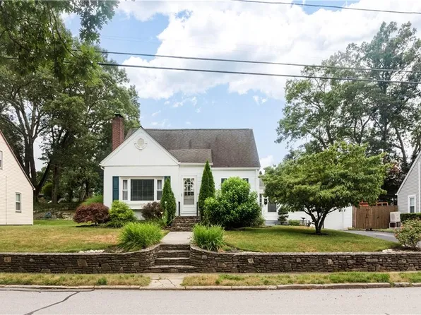 50 Hopedale Dr, West Warwick, RI 02893