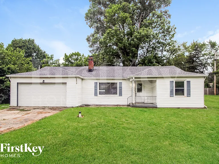 5614 N Victoria Dr — Photo 1
