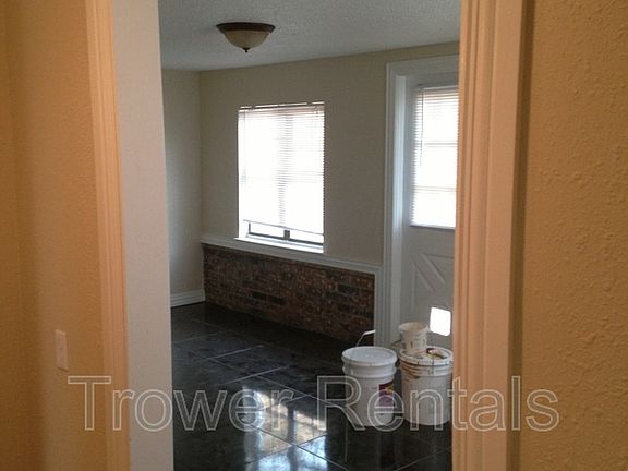 5th image of 1905 Manor Dr