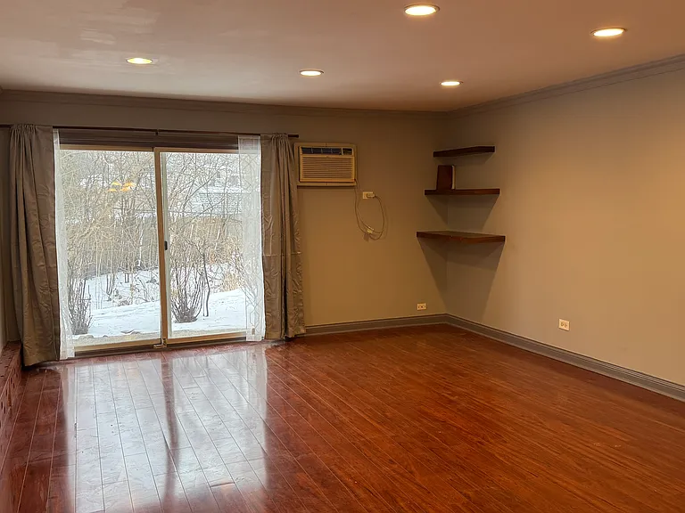 9S060 Lake Dr #12-102 — Photo 14