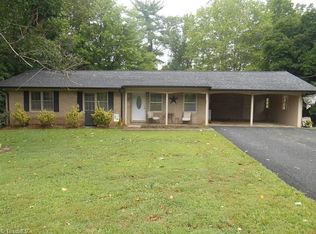 176 Lakeview Dr, Mount Airy, NC 27030