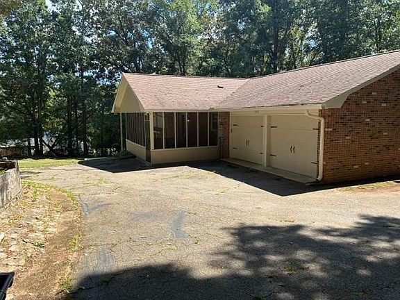 4th image of 706 Hickory Ln SW