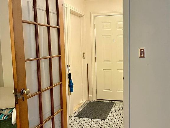 2nd image of 104 Carlton Dr