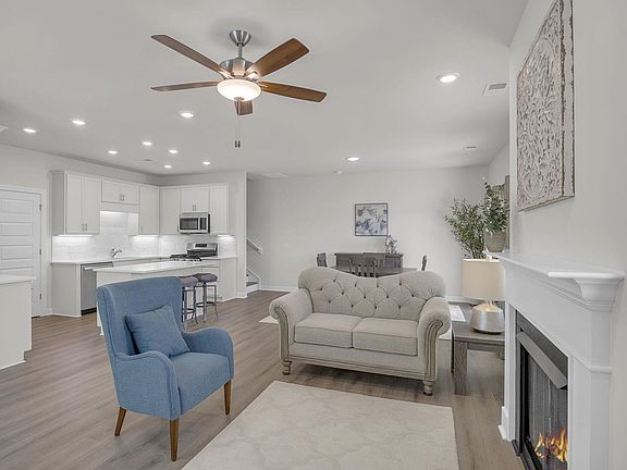 4th image of 227 Crimson Tree Ct