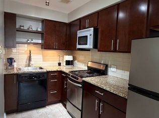 2733 N Pine Grove Ave, Chicago, IL 60614