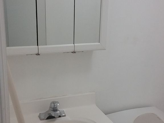 4th image of 200 Essex Dr #1