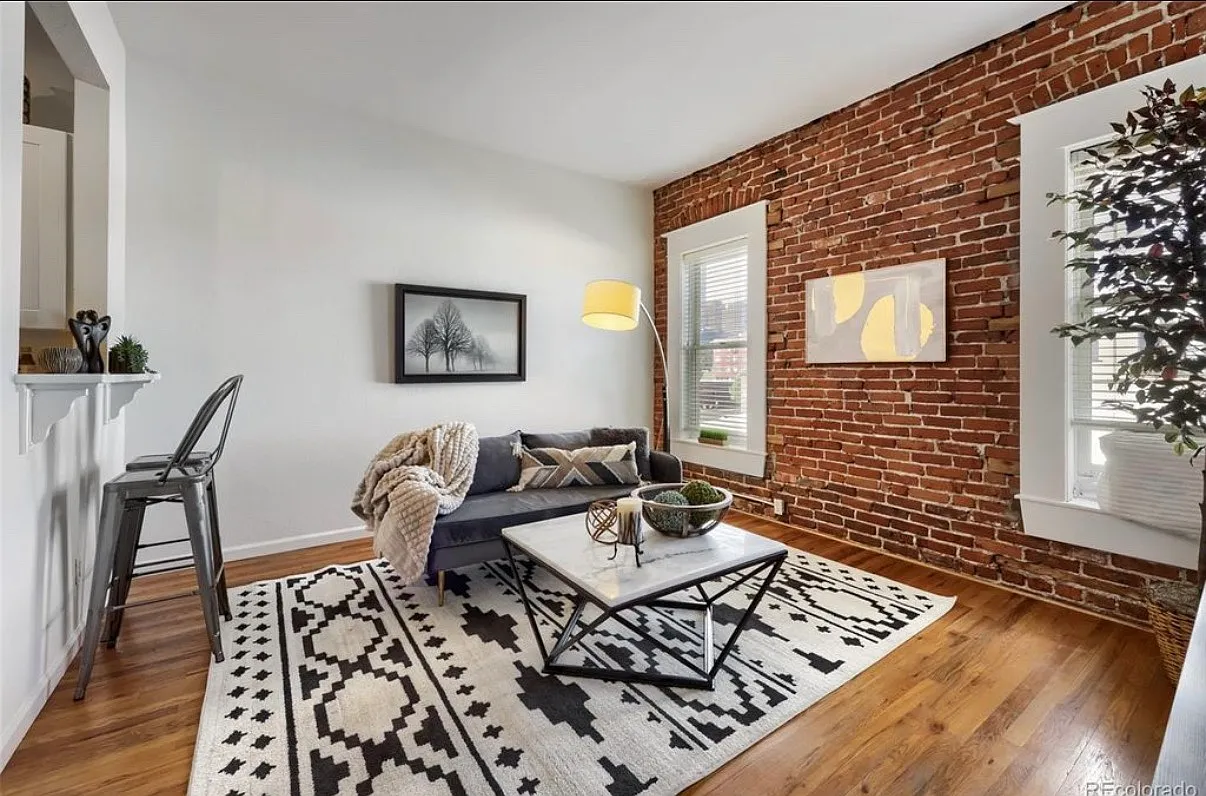 1425 N Washington St — Photo 2