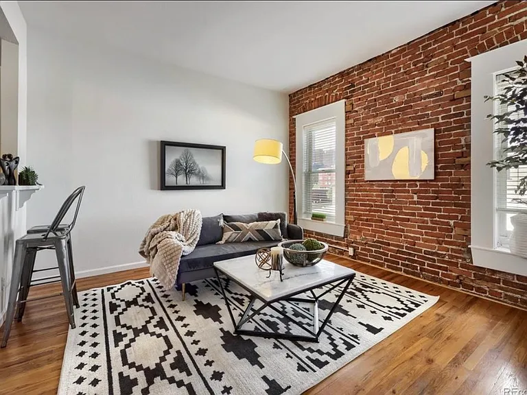 1425 N Washington St #302 — Photo 2