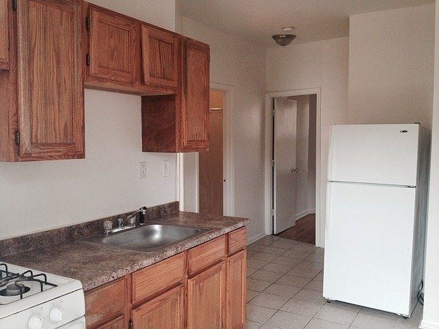 2nd image of 6204 S King Dr APT 2