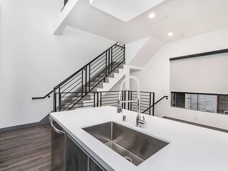1-bedroom Townhome - Kitchen