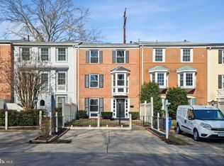 7900 Central Park Cir, Alexandria, VA 22309
