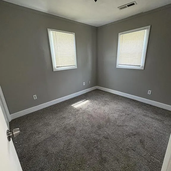 804 N Capelle St — Photo 4