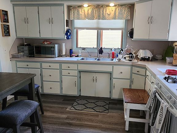 5th image of 211 Linden Ave