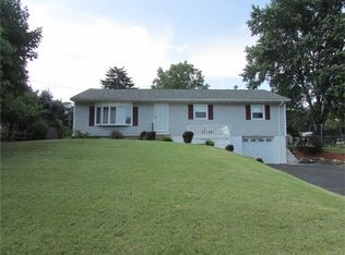23 Cresthaven Dr, New Windsor, NY 12553