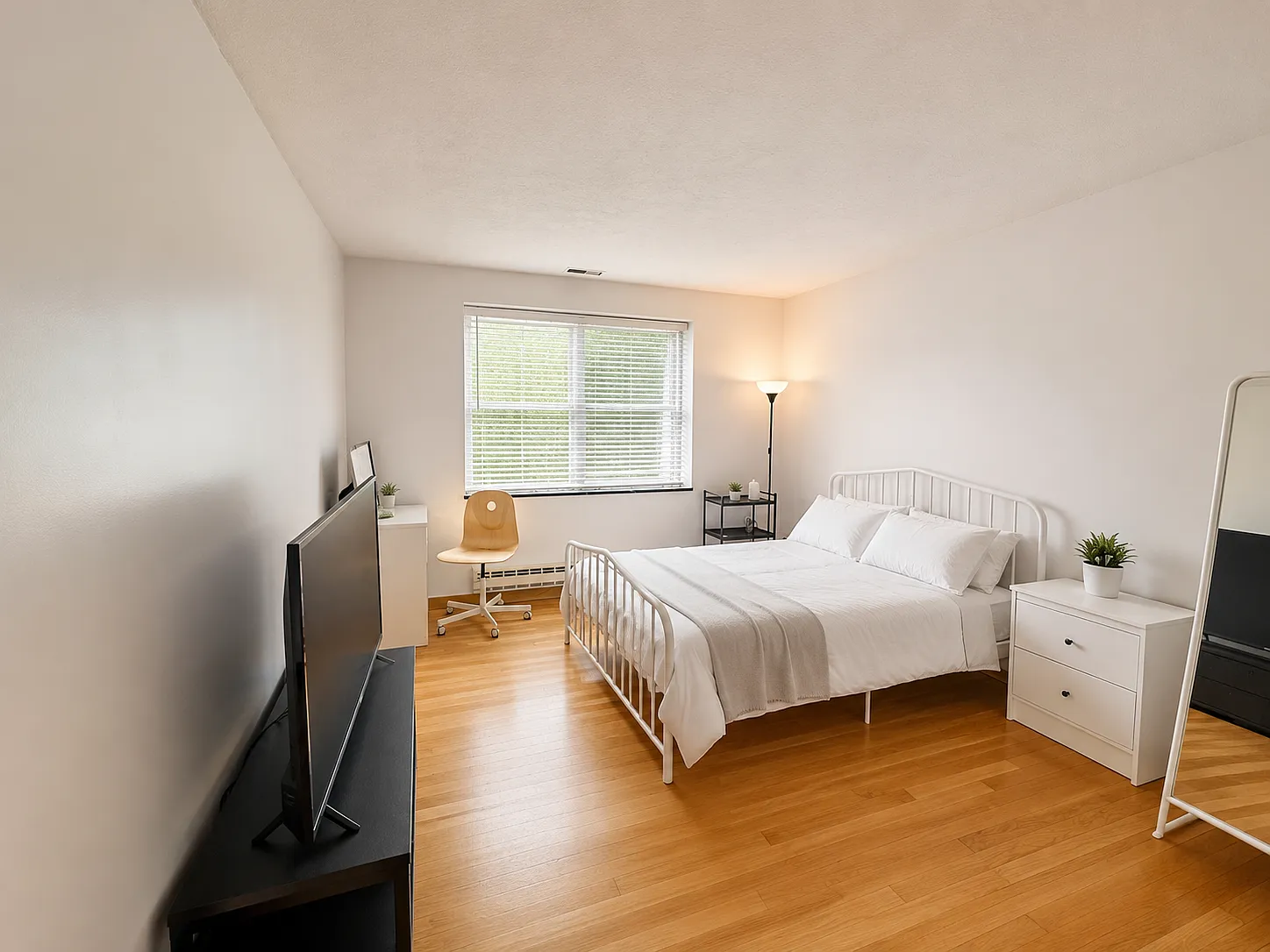 2 bed, 1000 sqft, $2,750 — Photo 3