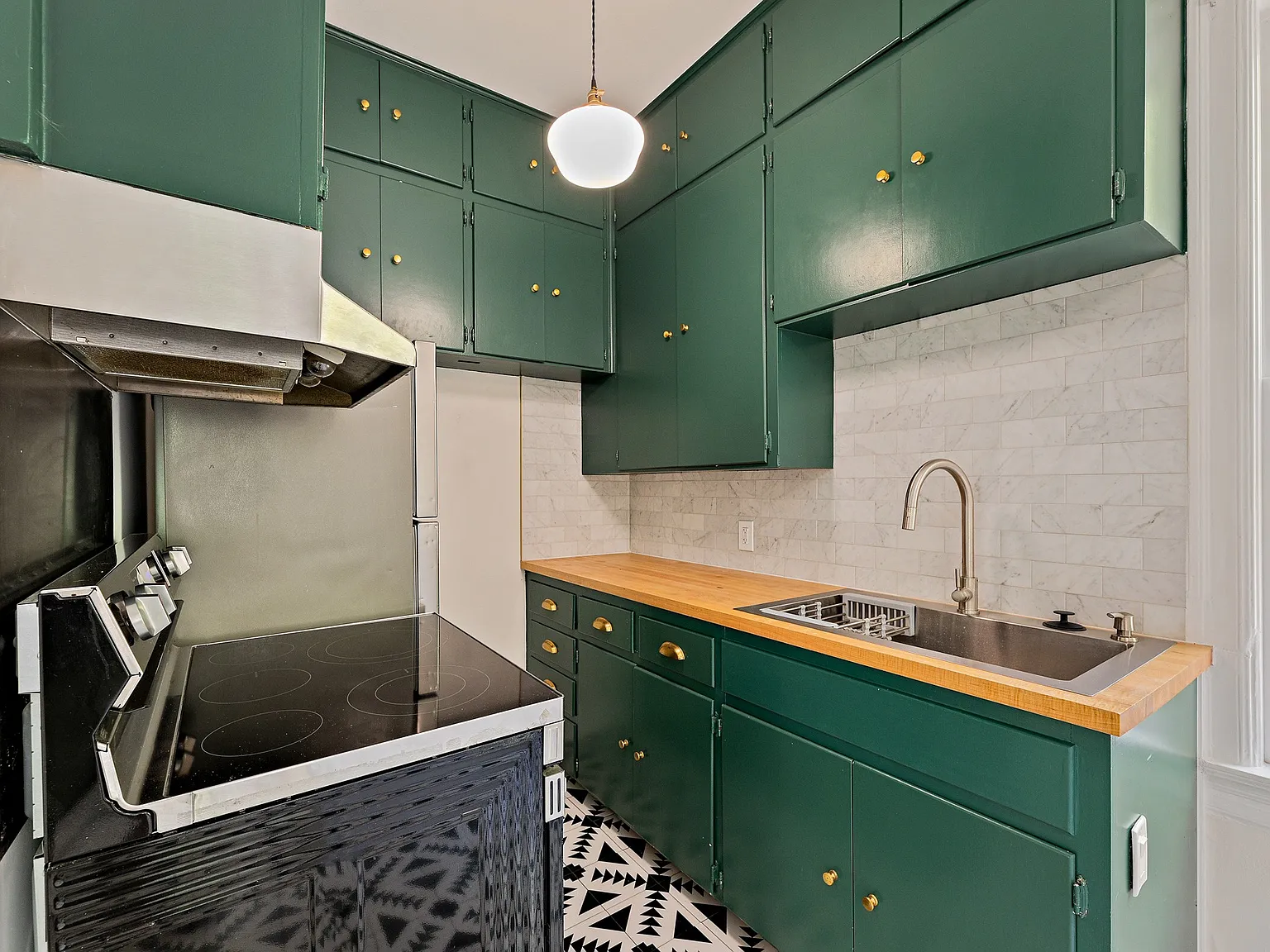 1 bed, 576 sqft, $1,800 — Photo 3